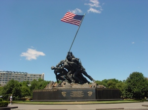 US_Marine_Corps_War_Memorial_(Iwo_Jima_Monument)_near_Washington_DC